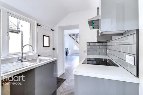 2 bedroom terraced house for sale, Osborne Road, Pontypool