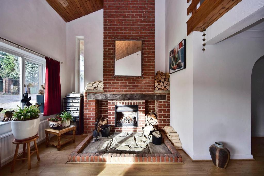 Living Room (Feature)