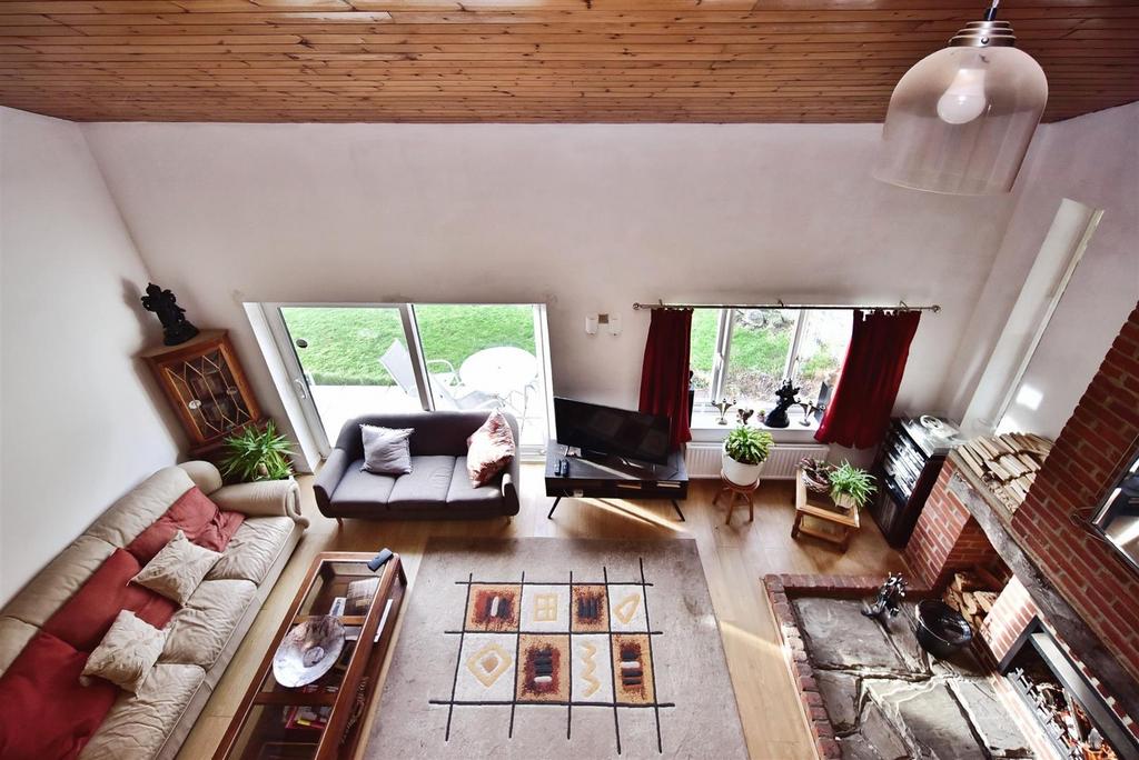 Lounge Elevated