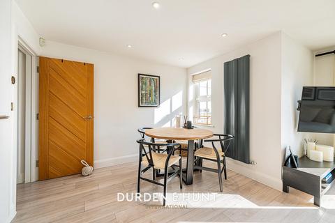 2 bedroom apartment for sale, High Street, Ongar, CM5