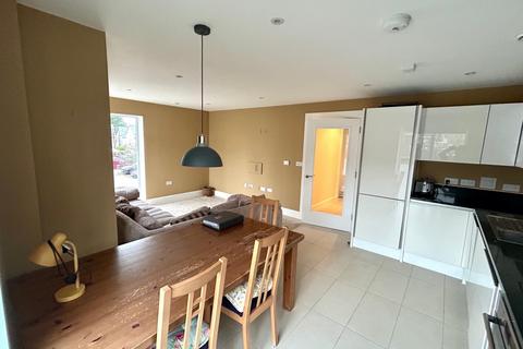 2 bedroom flat to rent, Sambroke Square, Barnet EN4