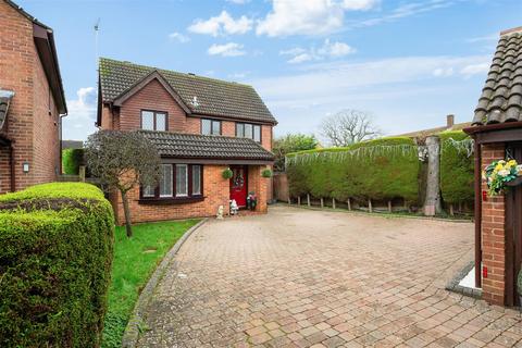 3 bedroom detached house for sale, Thurnham Way, Tadworth