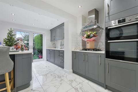 3 bedroom detached house for sale, Thurnham Way, Tadworth