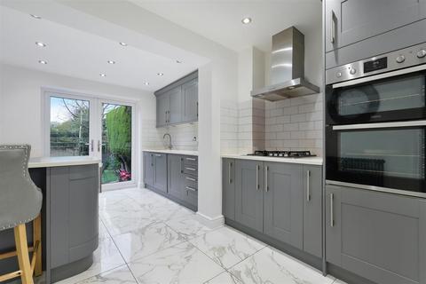 3 bedroom detached house for sale, Thurnham Way, Tadworth