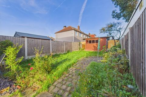 2 bedroom maisonette for sale, Elm Road, Aveley, South Ockendon, Essex, RM15