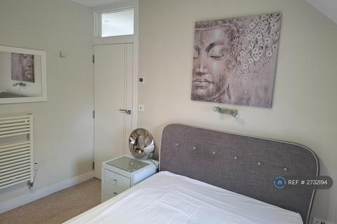 1 bedroom in a house share to rent, Park Avenue, Broadstairs   Kent, CT10