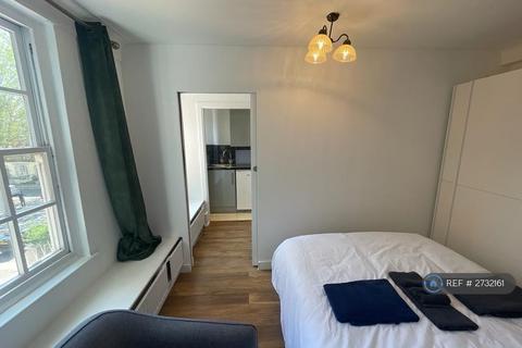 Studio to rent, Park West, London, W2