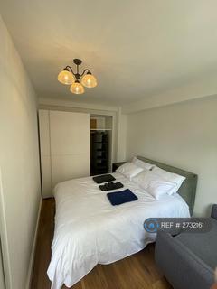 Studio to rent, Park West, London, W2
