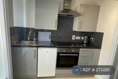 Studio to rent, Park West, London, W2