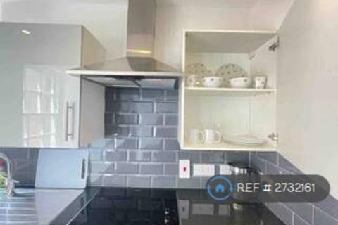Studio to rent, Park West, London, W2
