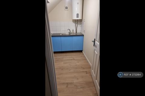 2 bedroom flat to rent, Spalding Road, Gosberton, Spalding, PE11