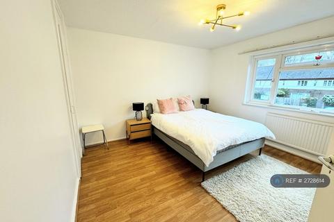 3 bedroom terraced house to rent, Storks Road, London, SE16