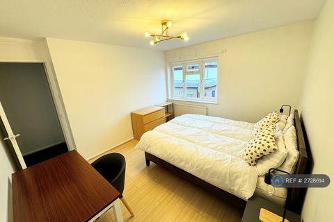 3 bedroom terraced house to rent, Storks Road, London, SE16