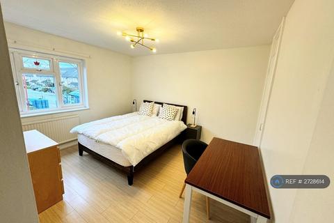 3 bedroom terraced house to rent, Storks Road, London, SE16
