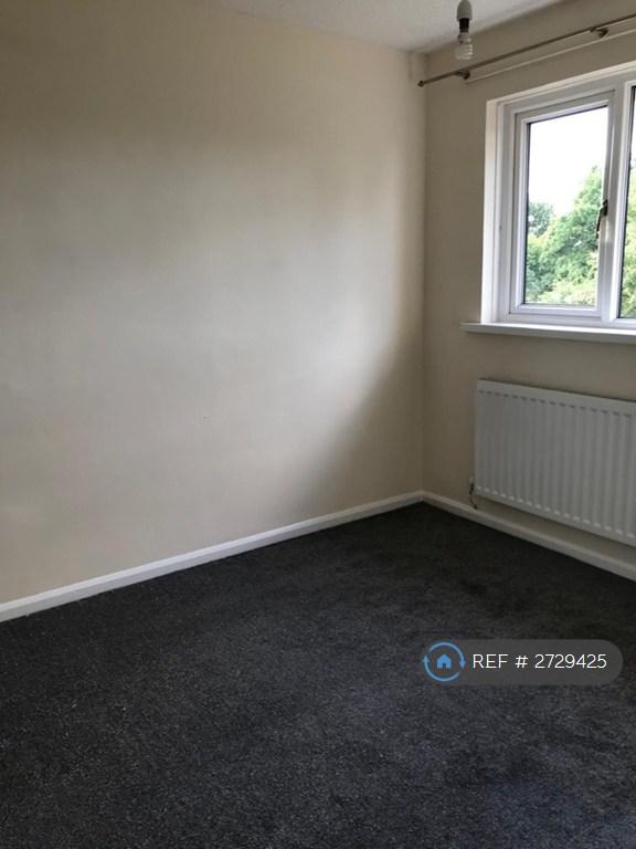 Bedroom 2 (2)