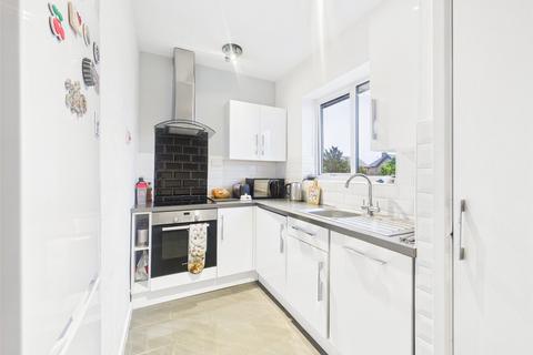 2 bedroom maisonette for sale, Pinemount Road, Hucclecote, Gloucester, Gloucestershire, GL3