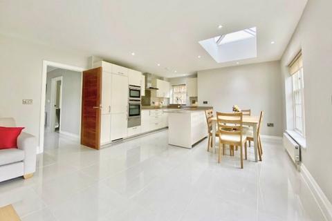 4 bedroom semi-detached house for sale, London Road, Shenley, WD7