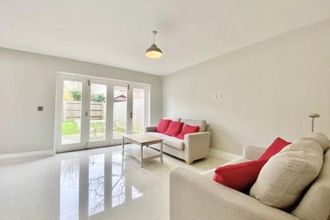4 bedroom semi-detached house for sale, London Road, Shenley, WD7