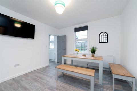 undefined, Cambridge Road, Hampshire GU11