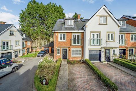 undefined, Leatherhead/Headley Borders