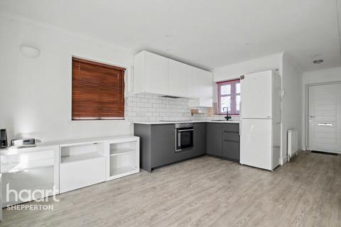 2 bedroom maisonette for sale, Upper Halliford Road, Shepperton
