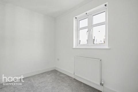 2 bedroom maisonette for sale, Upper Halliford Road, Shepperton