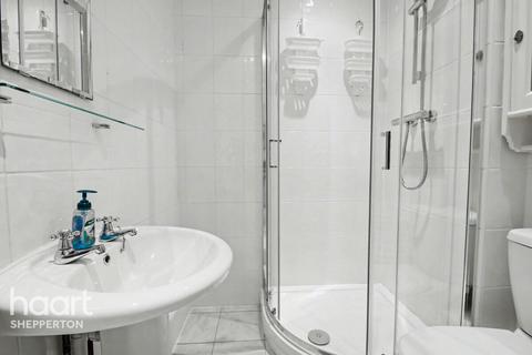2 bedroom maisonette for sale, Upper Halliford Road, Shepperton