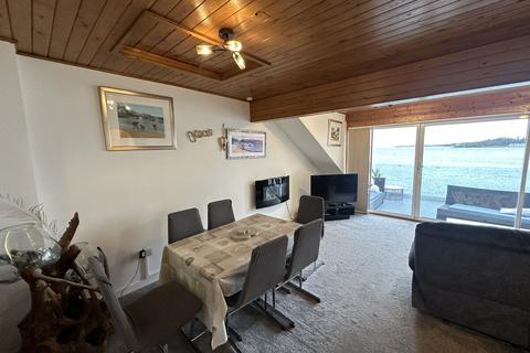 undefined, Ffordd Glyder, Y Felinheli, Gwynedd, LL56