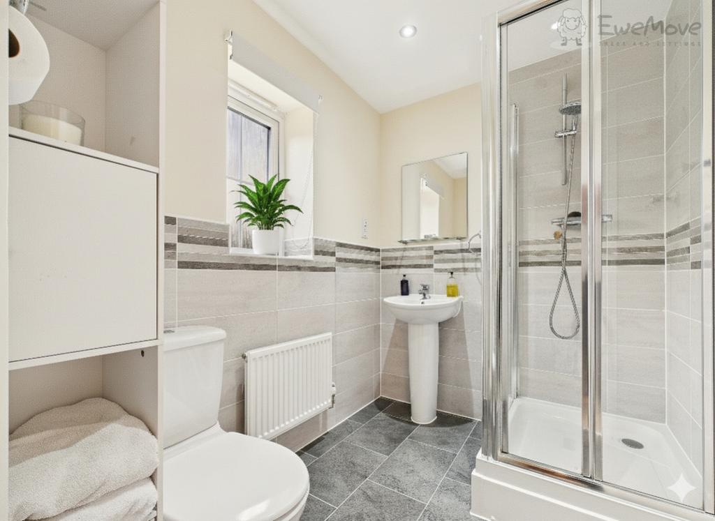Ewemove south molton master en suite