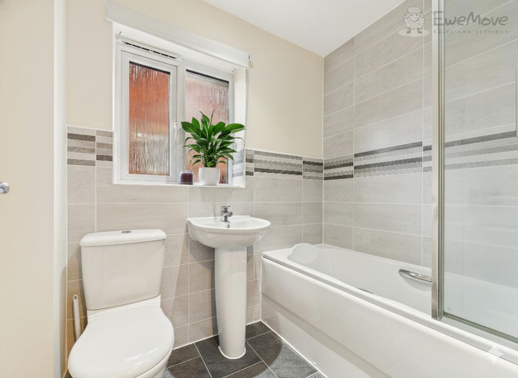 Ewemove south molton   family bathroom