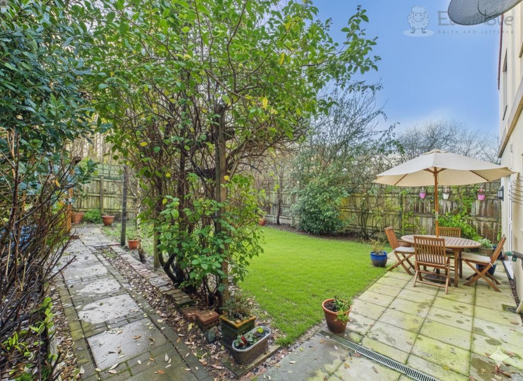 Ewemove south molton   rear garden