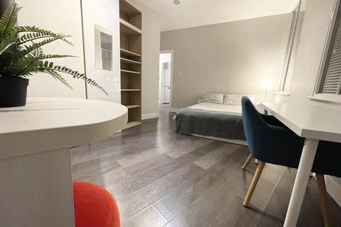 2 bedroom flat to rent, Finchley Road, London NW3