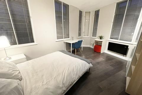 2 bedroom flat to rent, Finchley Road, London NW3