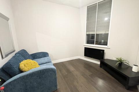 2 bedroom flat to rent, Finchley Road, London NW3