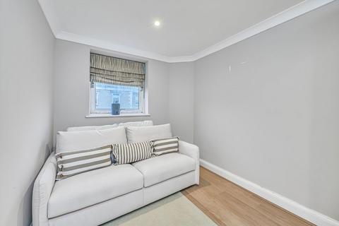 2 bedroom flat to rent, Inner Park Road, London SW19