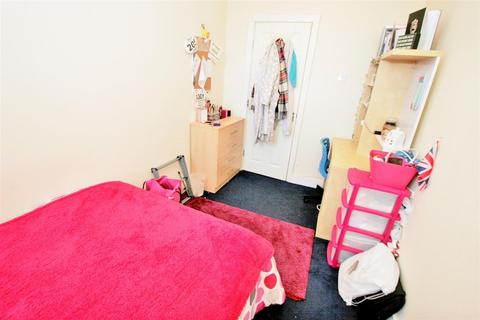 6 bedroom house to rent, Royal Park Avenue, Leeds LS6