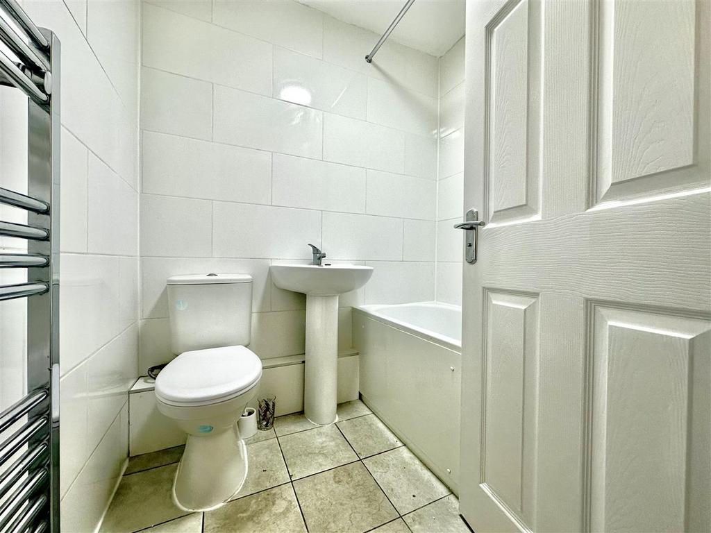 Family Bathroom/ WC