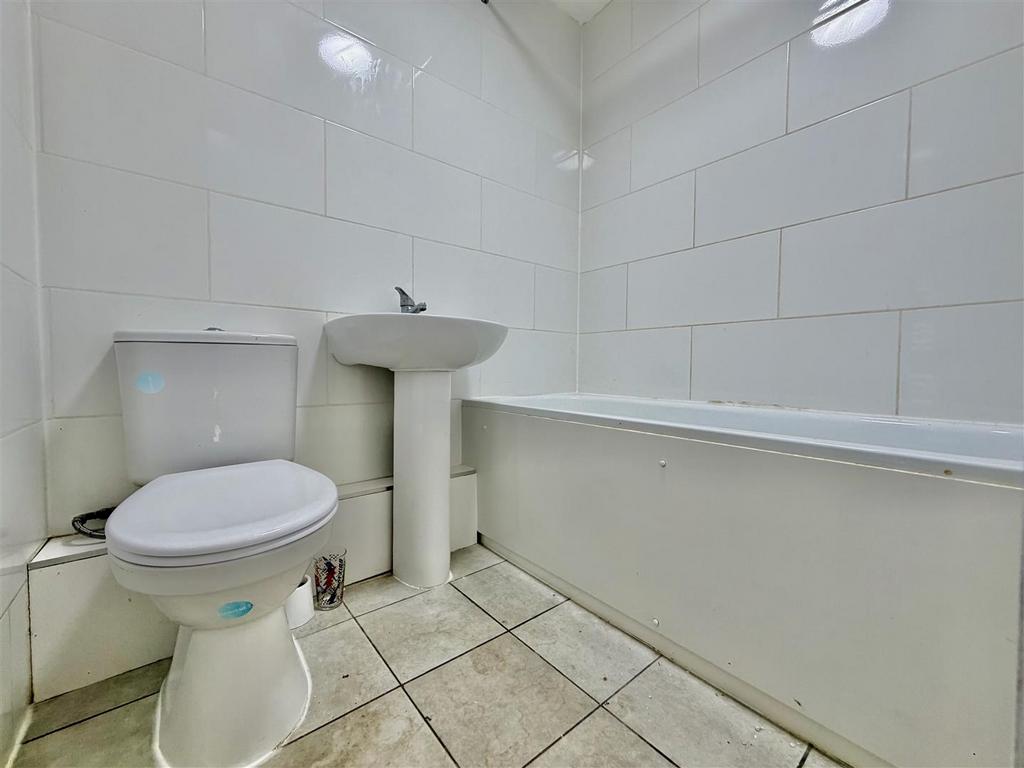 Family Bathroom/ WC