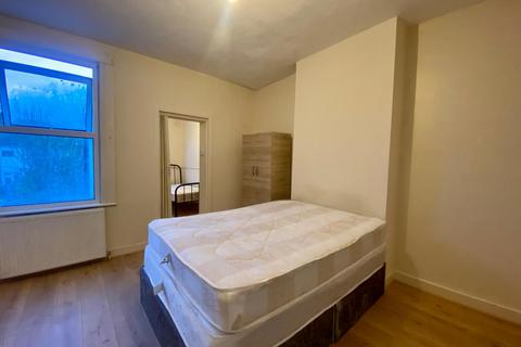 undefined, Mitcham CR4