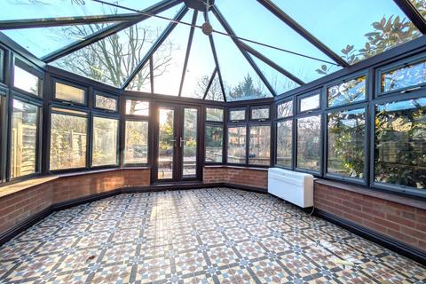 4 bedroom semi-detached house for sale, Denton Close, Grantham