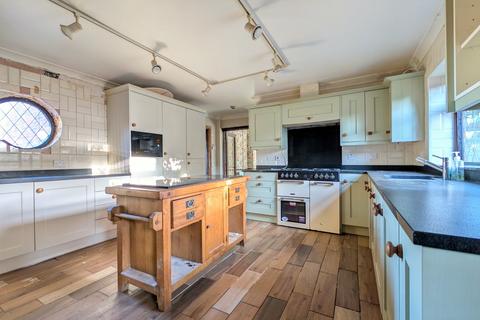 4 bedroom semi-detached house for sale, Denton Close, Grantham
