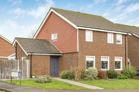 4 bedroom link detached house for sale, Moggs Mead, Petersfield GU31
