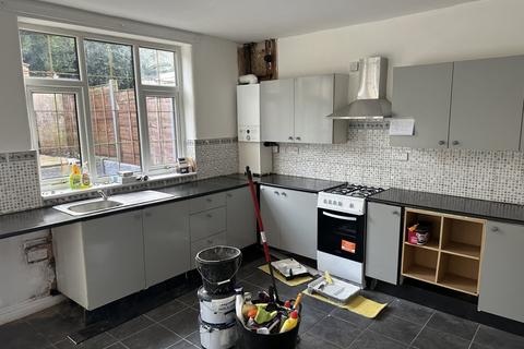 3 bedroom terraced house to rent, Green Lane, Middleton