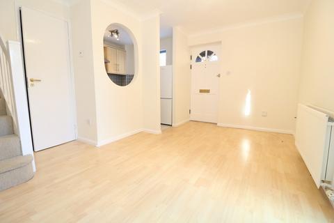 1 bedroom semi-detached house to rent, Lake View