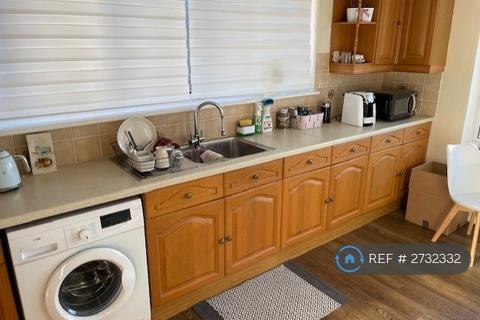 2 bedroom maisonette to rent, Hailstone Road, Basingstoke, RG21