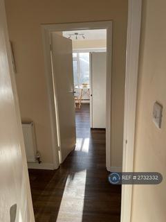 2 bedroom maisonette to rent, Hailstone Road, Basingstoke, RG21