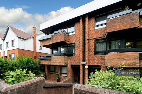 2 bedroom flat to rent, Carlisle Avenue, St. Albans, AL3