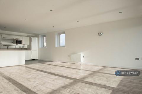 2 bedroom flat to rent, Western Gateway, London, E16