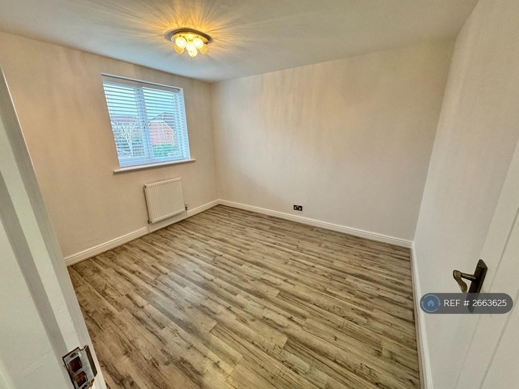 Bedroom 2 (3.3.m x 3m)