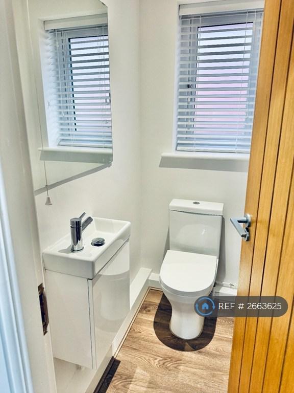Downstairs Toilet (1.6m x 1m)